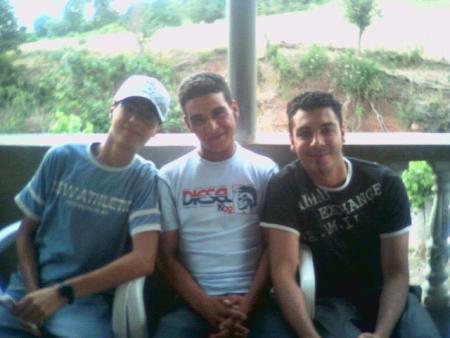 moi et moncousin zakaria et mon fréro yazid